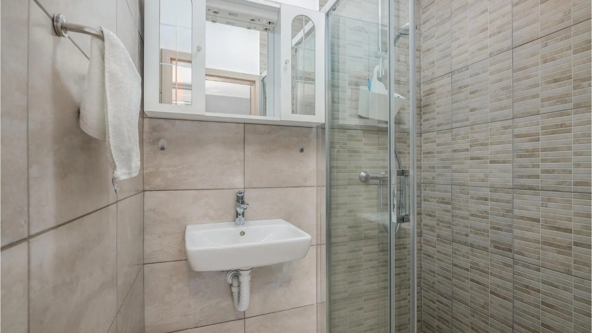 Gorgeous Home In Pinezici With Jacuzzi 0*, Pinezići