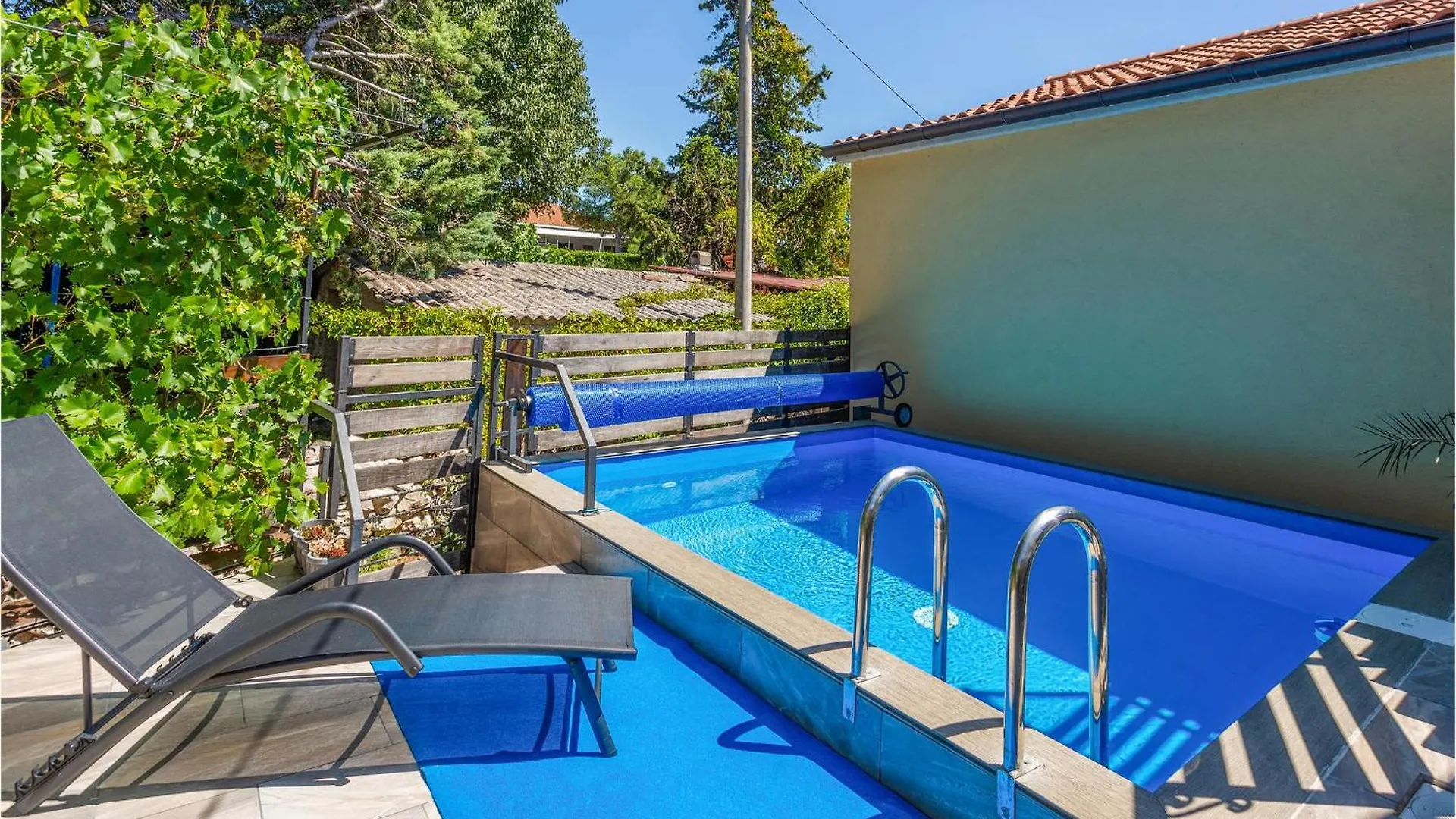 Gorgeous Home In Pinezici With Jacuzzi Croácia