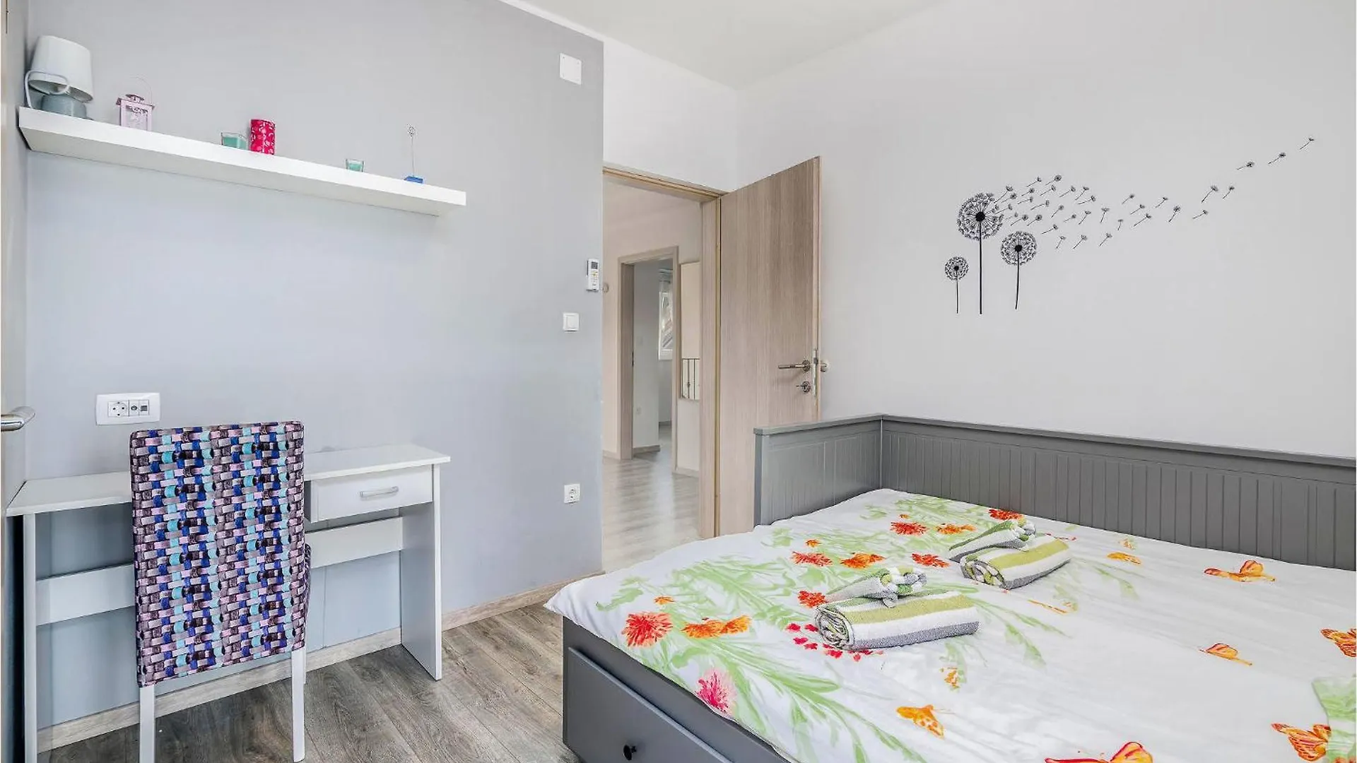 Gorgeous Home In Pinezici With Jacuzzi 0*, Pinezići